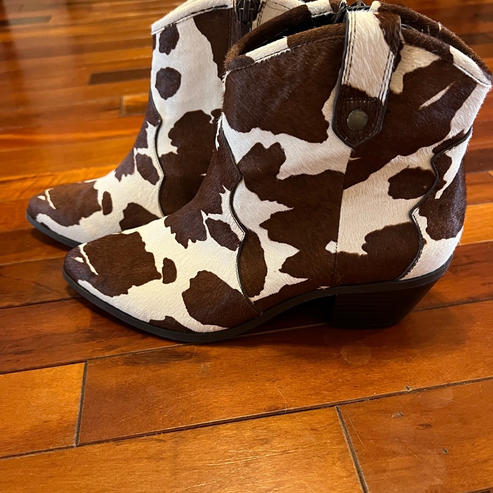 INC International Concepts Cow Print Ankle Boots 8.5 - Picture 3 of 4
